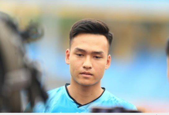 由王伟执导，李易峰、金晨，王泷正、牛骏峰等主演的电视剧《隐秘而伟大》自11月6日开播以来，收视率稳居同时段第一，平均单集收视率破1，视频网站播放量达到6亿